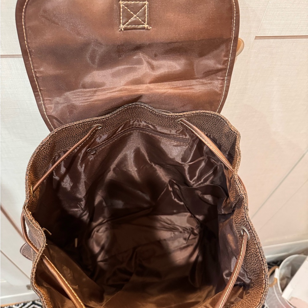 Vintage Disneyland backpack. Brown leather. Tag still attached. - Picture 5 of 6